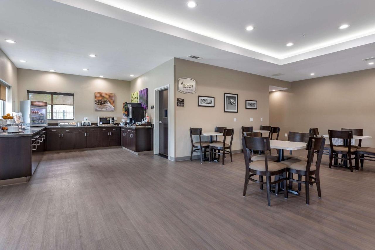 Sleep Inn & Suites Crosby 외부 사진